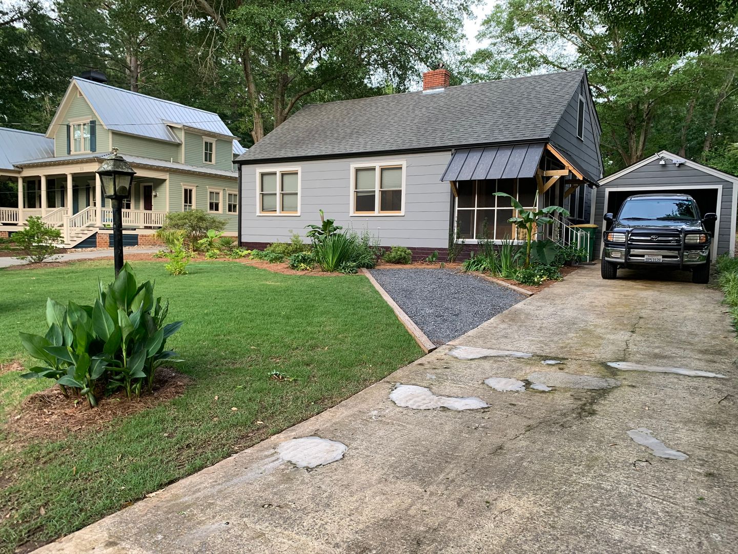 Athens House: 555 King Ave