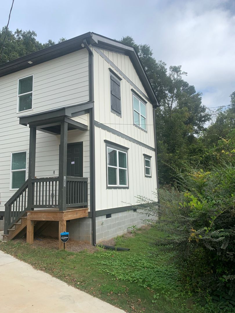 Athens House: 185 Strickland Ave