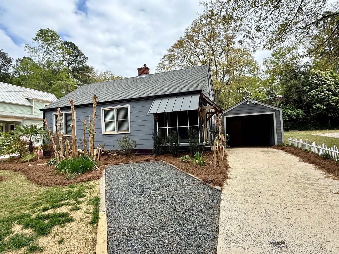 Athens House: 555 King Ave