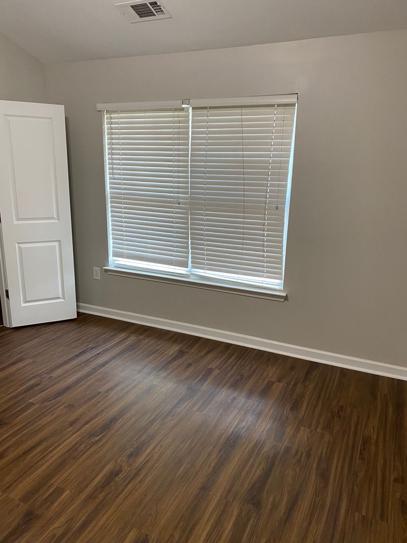 Athens Apartment: 1035 Barnett Shoals Road Unit #732
