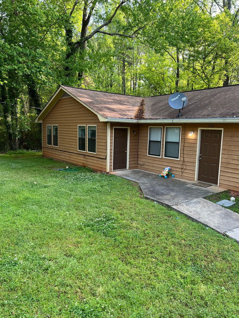 Athens House: 212 Laurie Dr.