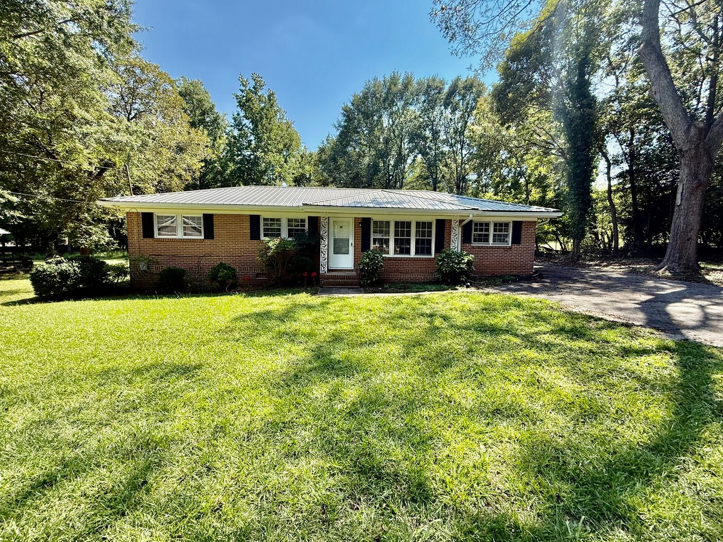 Athens House: 102 E. Whitehead Terrace