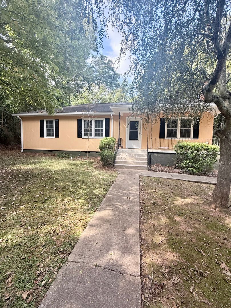 Athens House: 35 Jefferson Circle