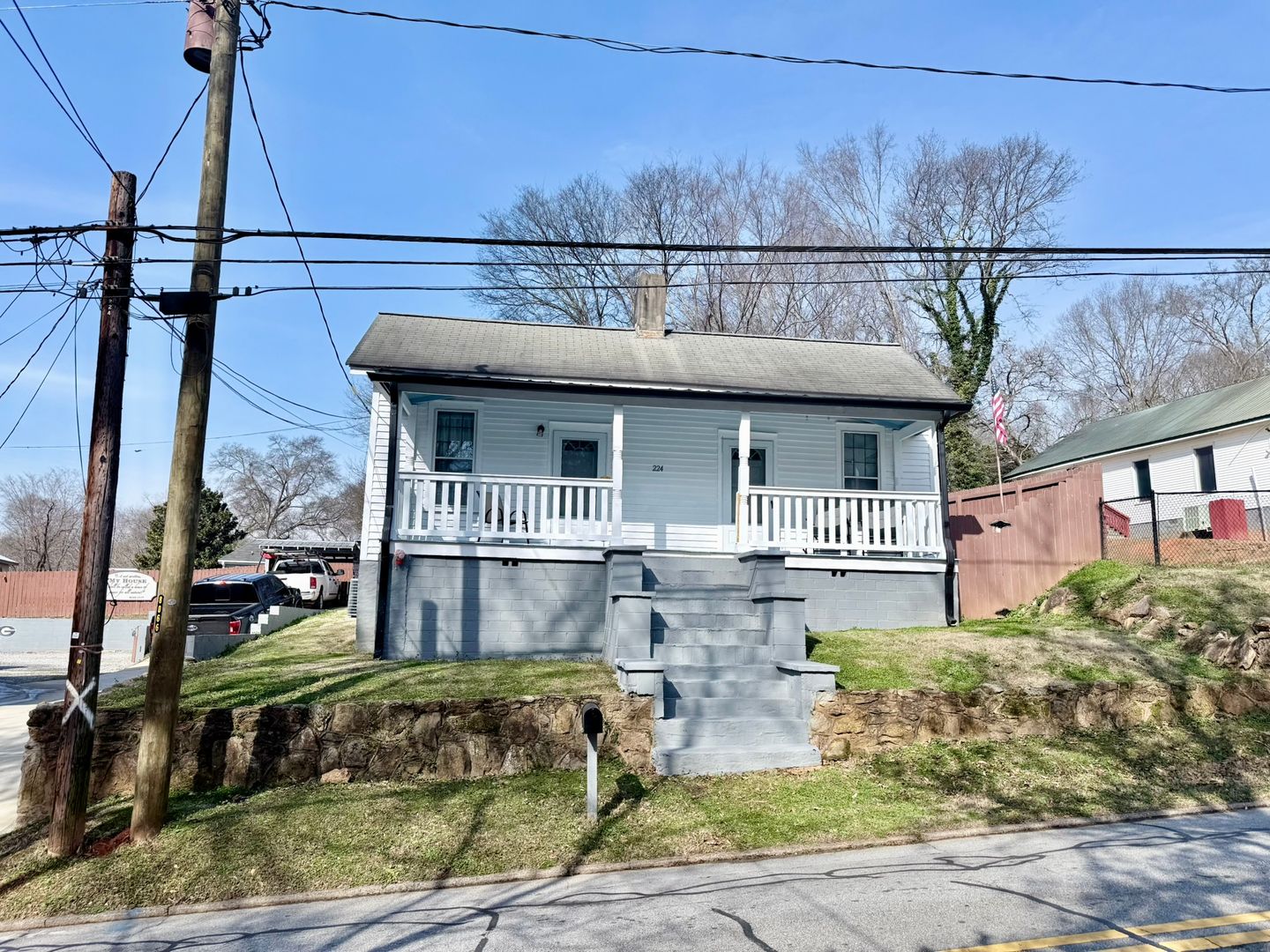 Athens Apartment: 224 S Peter St