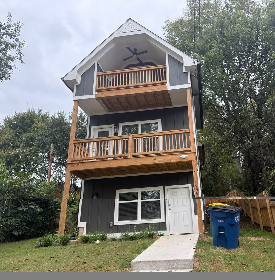 Athens House: 986 MLK Parkway