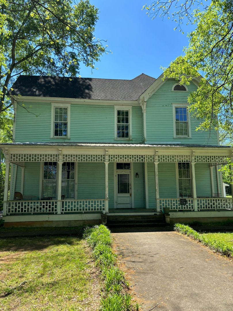 Athens Apartment: 547 Boulevard