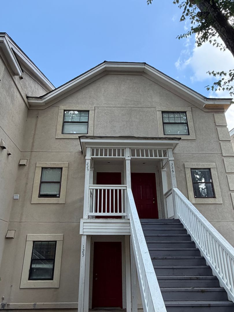 Athens House: 210 Appleby Drive #125