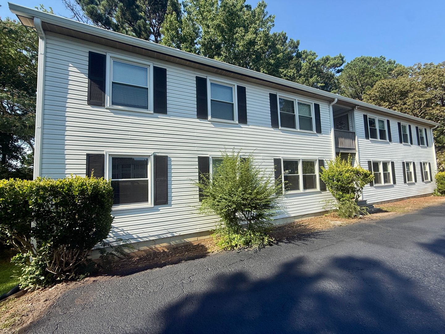 Athens Apartment: 143 Sandburg St.