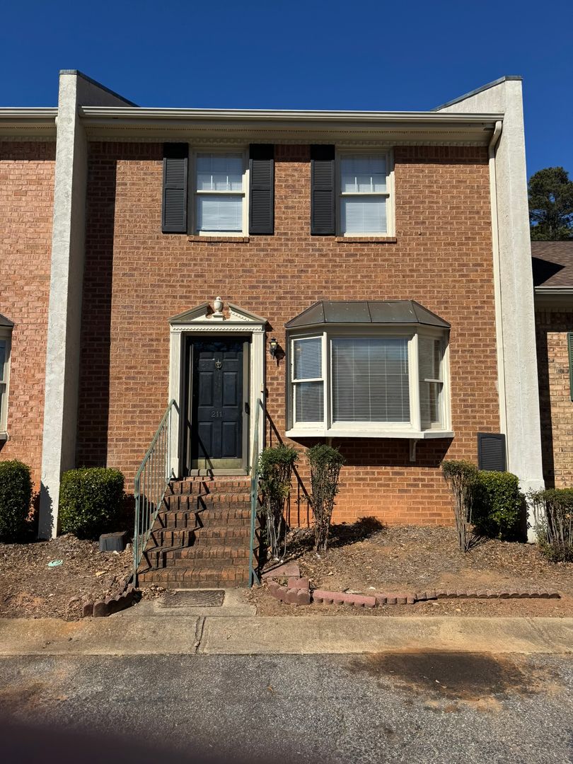 Athens House: 250 Cleveland Rd. Unit 211