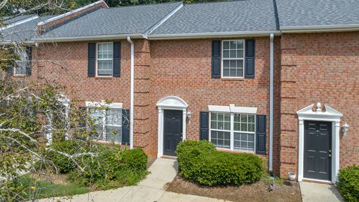 East Side Townhome @ Royal Oaks! – photo 1
