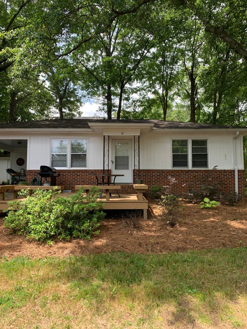 Athens House: 10 Kesler St