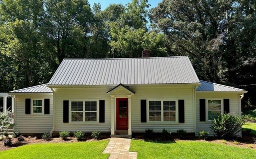 Freshly Renovated Athens Home | Pre-Leasing Fall 2027 – photo 1