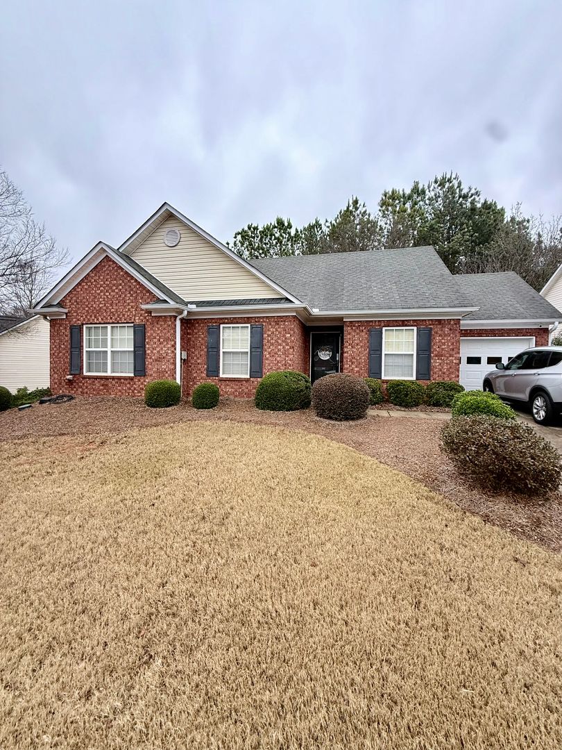 Athens House: 200 Cedar Rock Trace