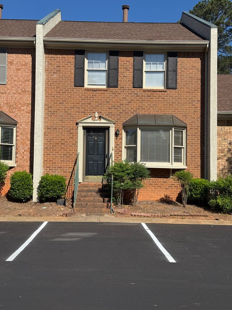 Athens House: 250 Cleveland Rd. Unit 211