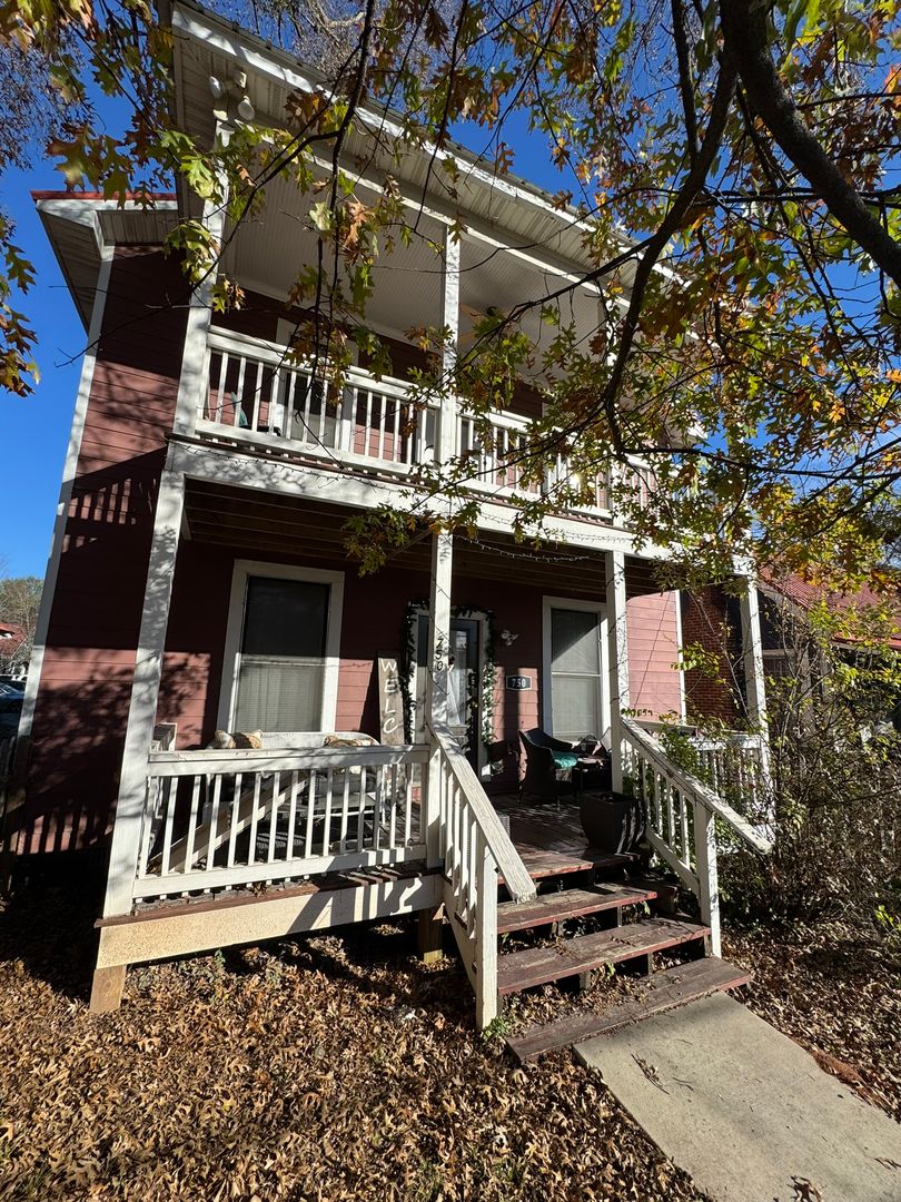 Athens House: 750 Barber St.