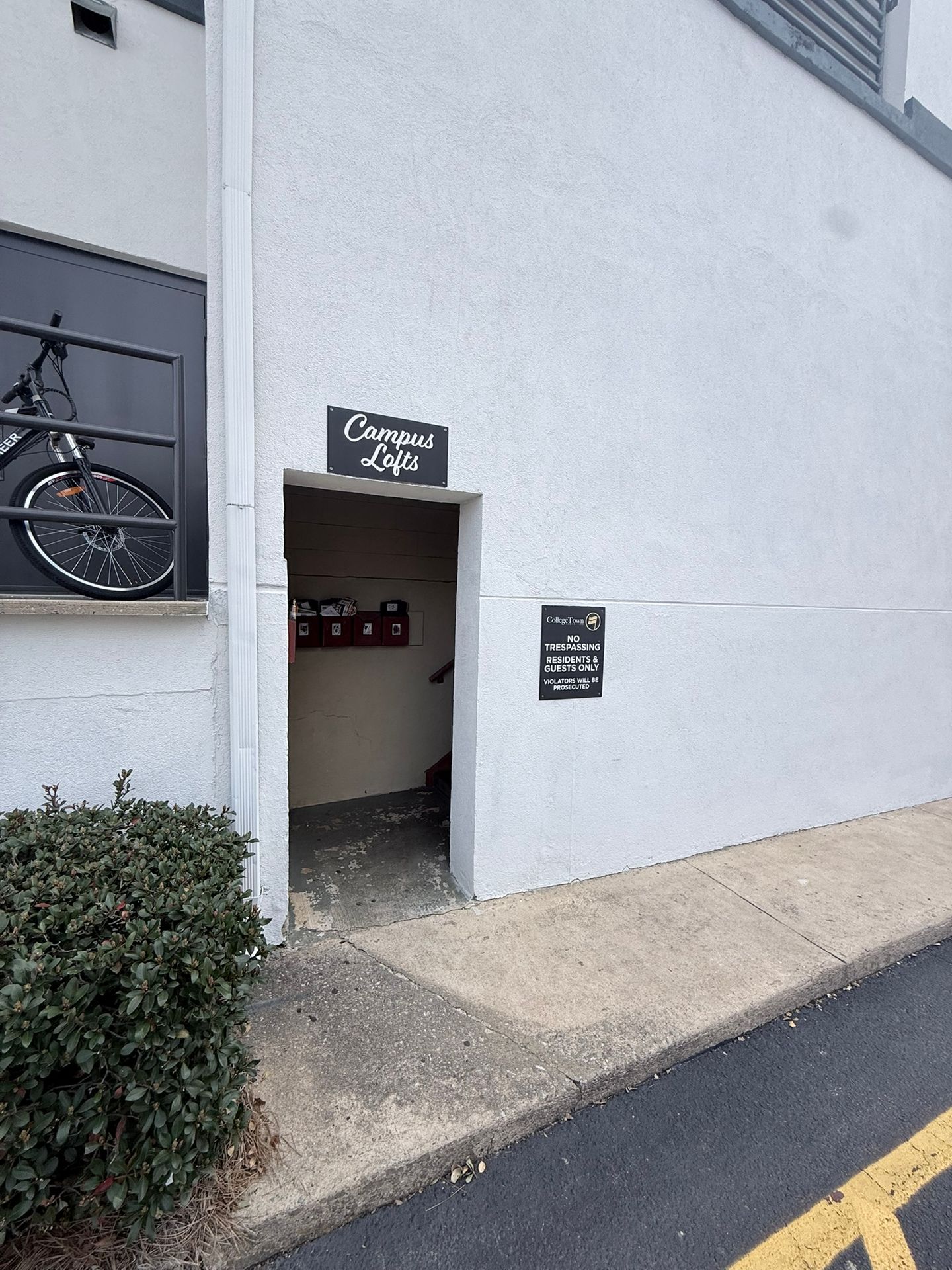 Athens Apartment: 723 Baxter St.