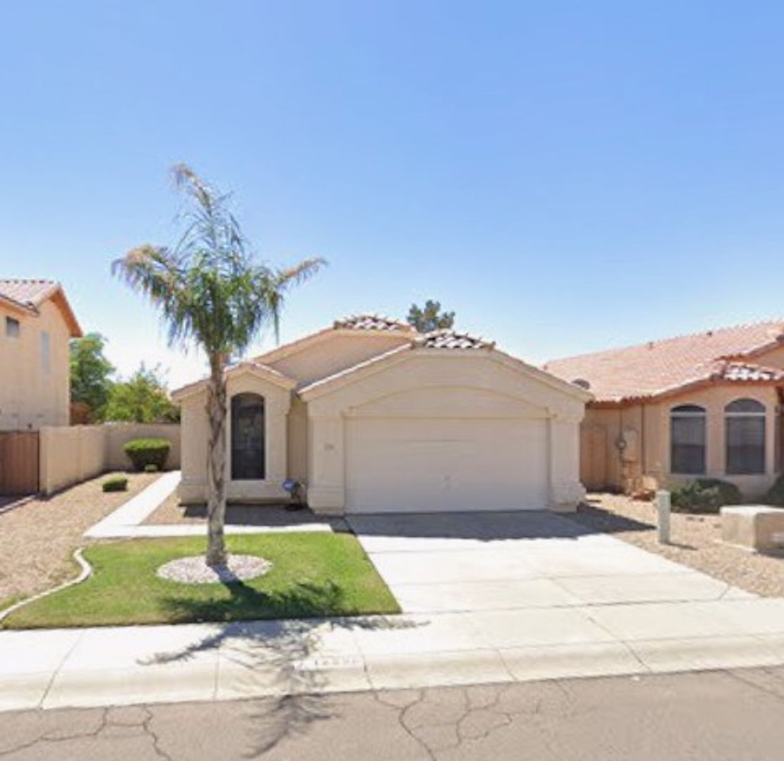 Avondale House: 12559 W Virginia Ave