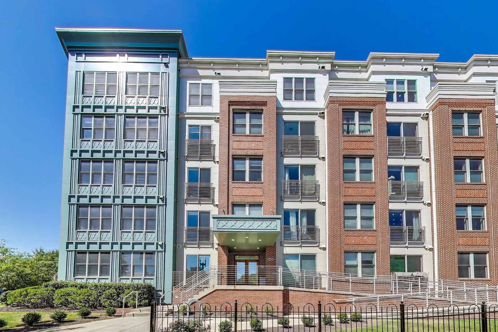 Washingtoin Condo: 1350 Maryland Ave NE