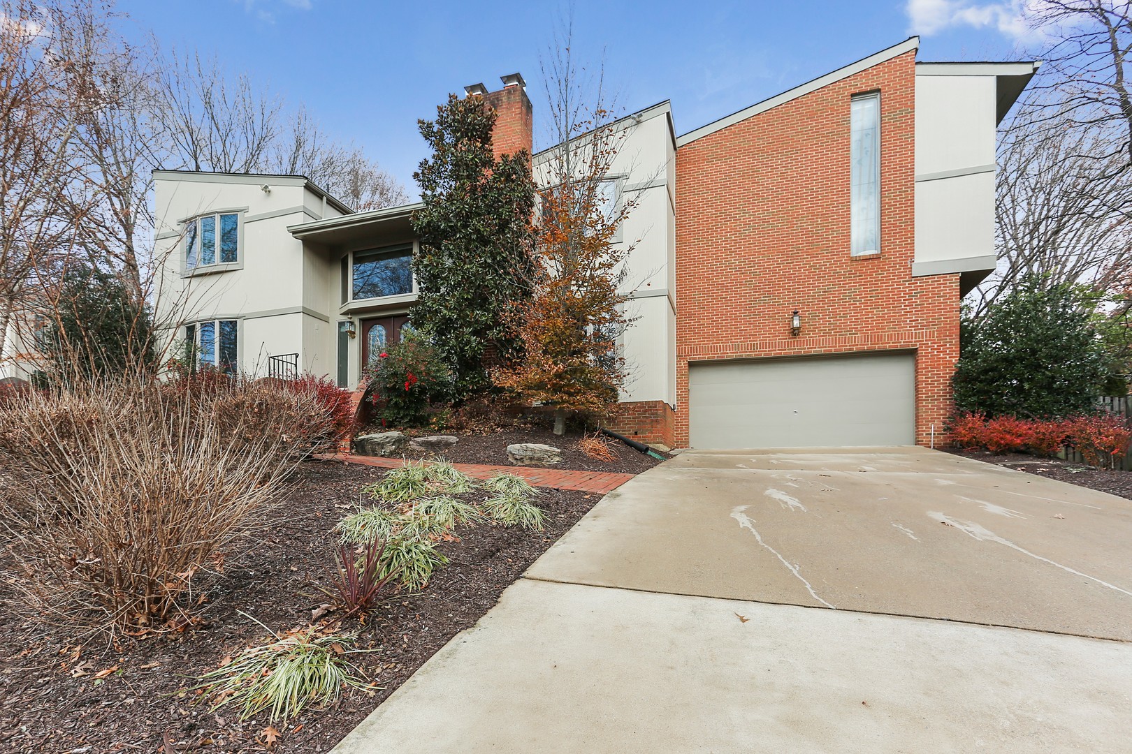 Potomac House: 9801 Clydesdale Street