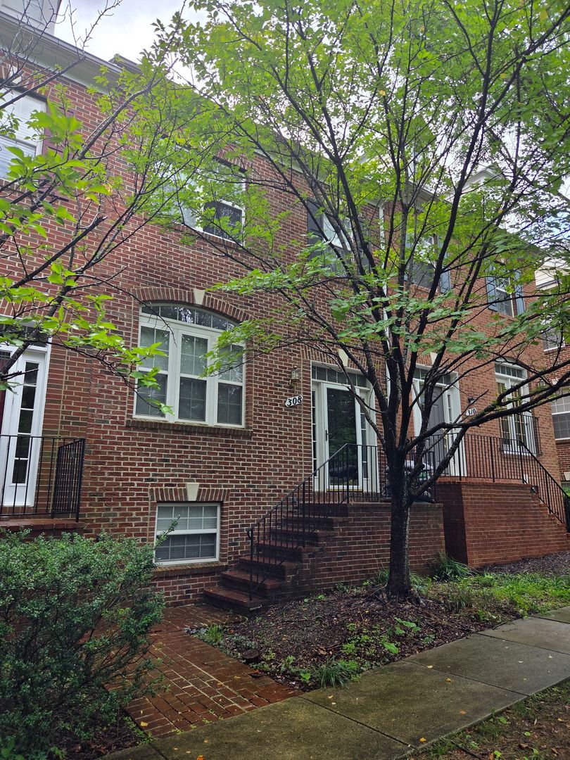 Rockville Townhome: 308 Garden View Square