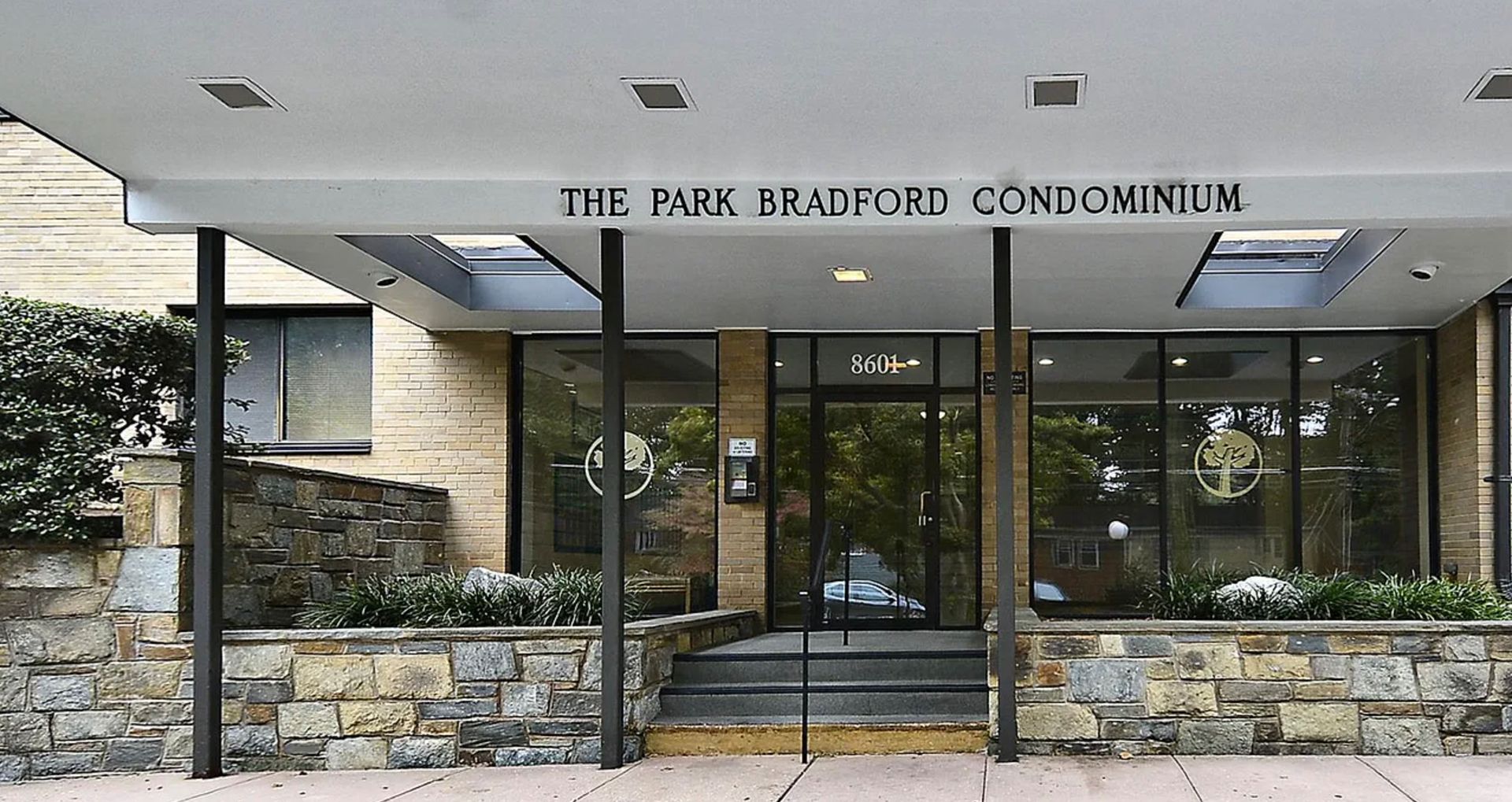 Silver Spring House: 8601 Manchester Rd