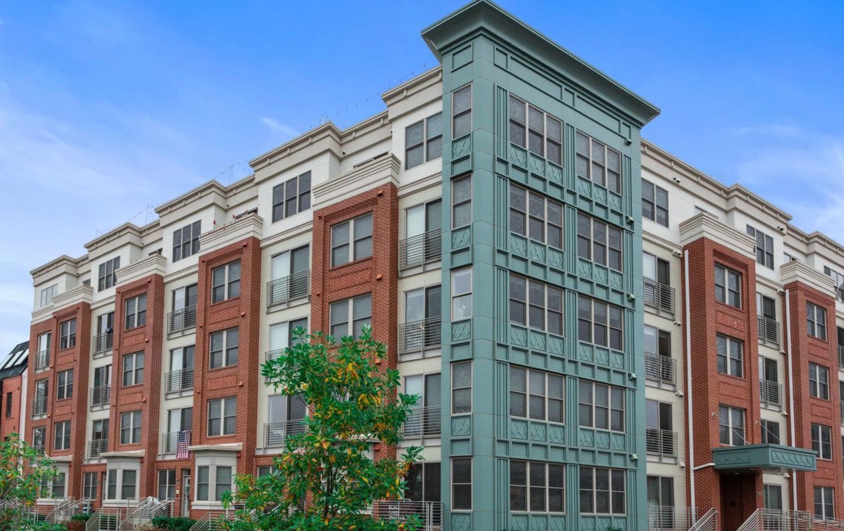 Washingtoin Condo: 1350 Maryland Ave NE