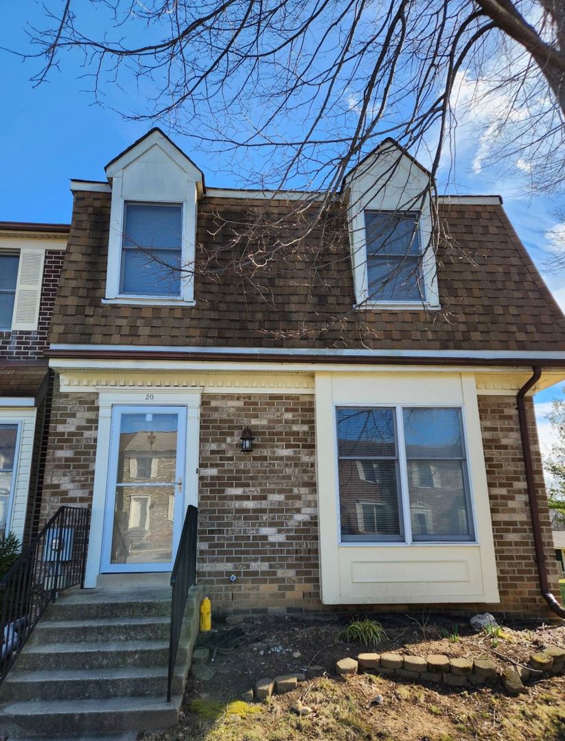 Lovely on Livingstone END UNIT 4 BED + 2.5 Ba 