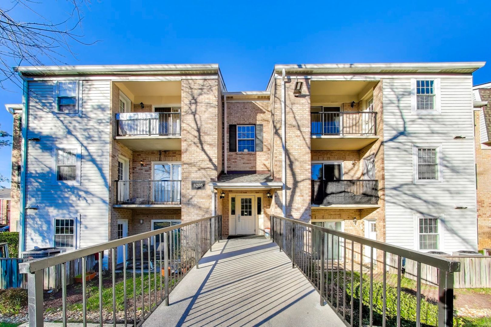 Gaithersburg House: 8205 Whispering Oaks Way