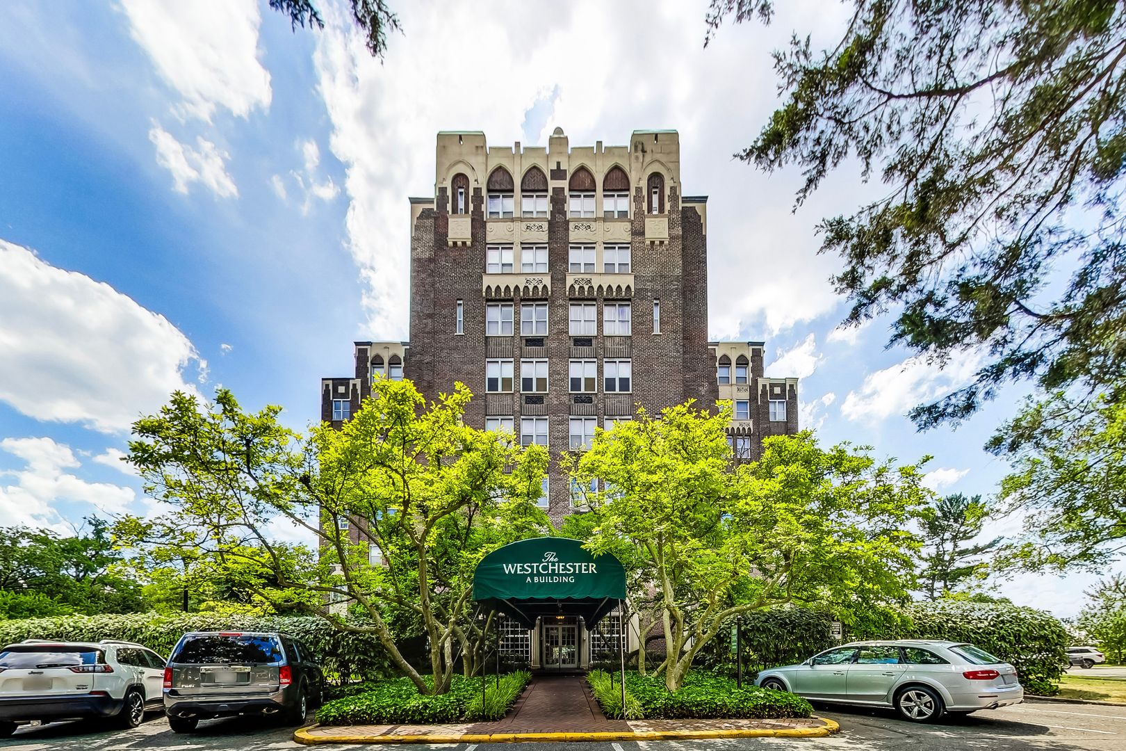 Washington Condo: 3900 Cathedral Ave NW