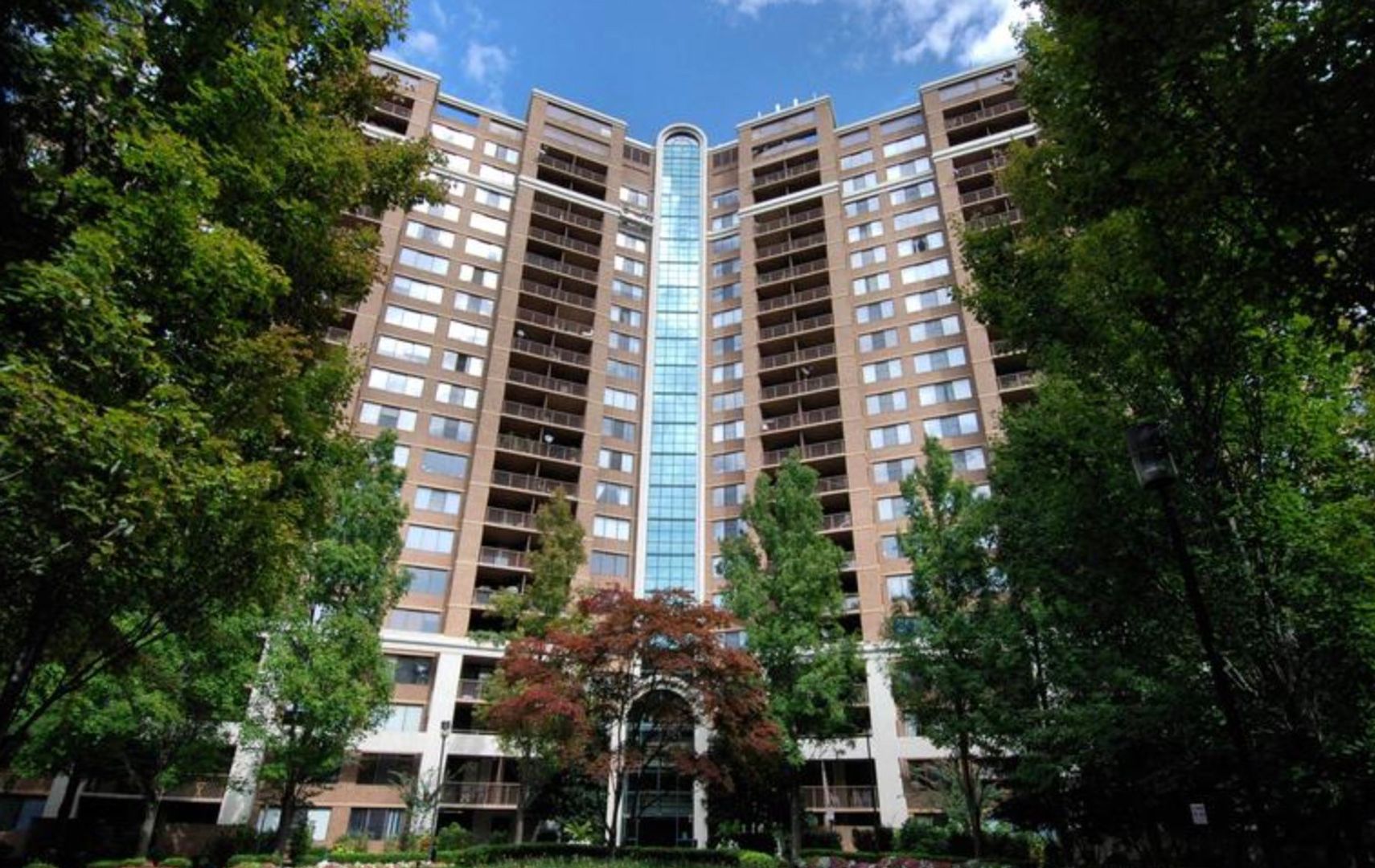 North Bethesda Condo: 10101 Grosvenor Place