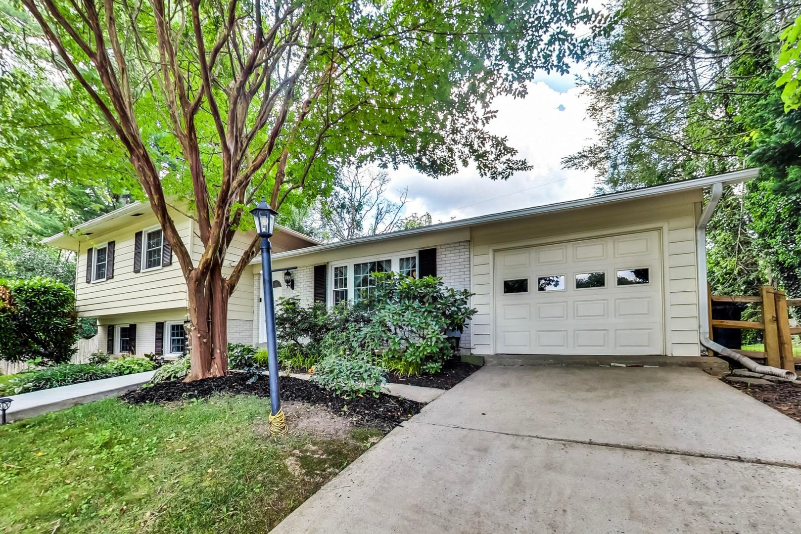 Gaithersburg House: 806 Hope Ct