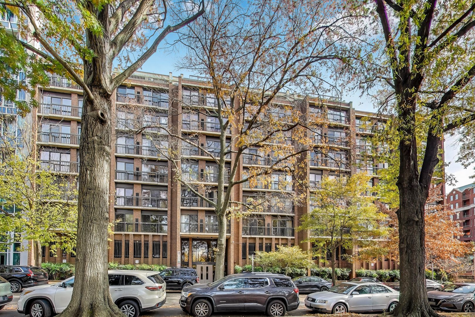 Washington House: 1001 26Th St NW