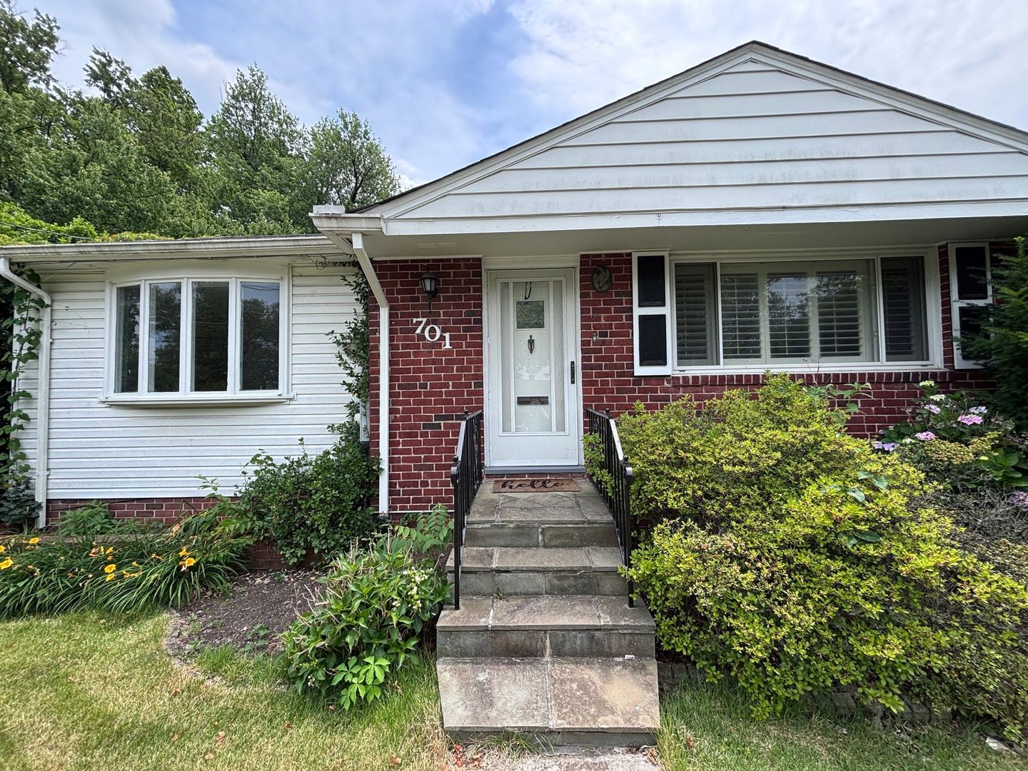 Rockville House: 701 Robert Road