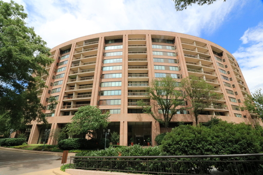 Classy 1/1 Convenience in Crystal City – photo 1