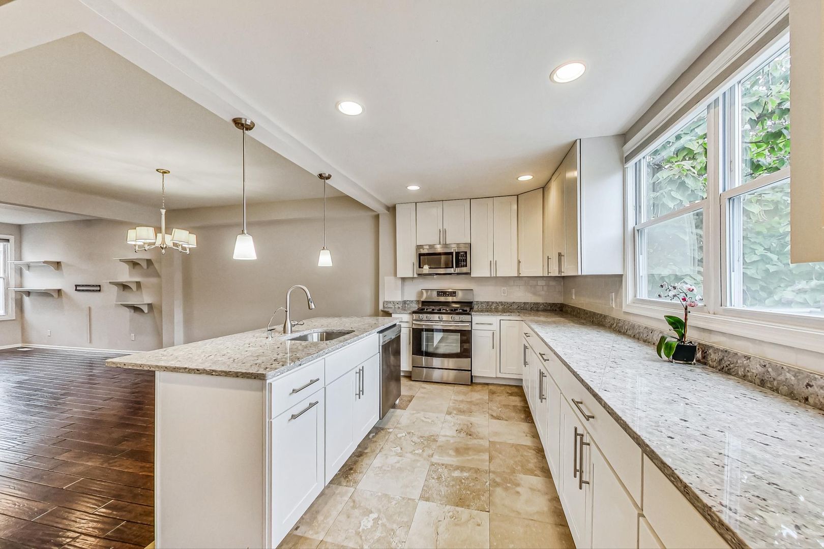 Washington Townhome: 627 Lamont Street NW