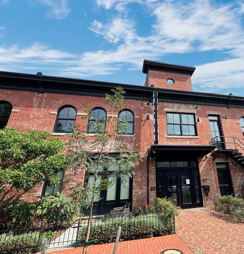 Washington House: 57 N St NW