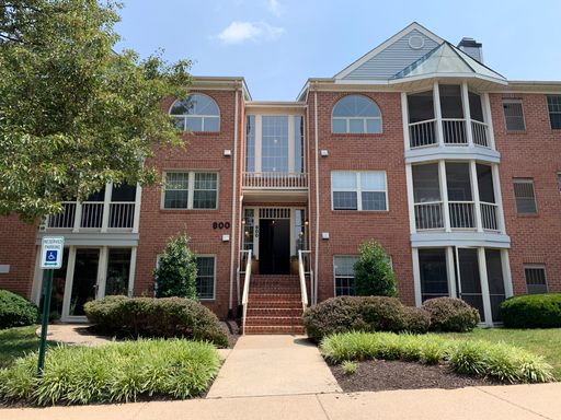 Spacious and Private Condo in The Oaks at Washingtonian Woods – photo 1