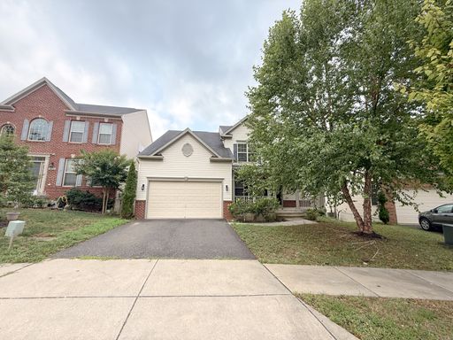 Gorgeous Large SF 5 beds + 4 Full BATHS - Huge rear deck and fenced yard – photo 1