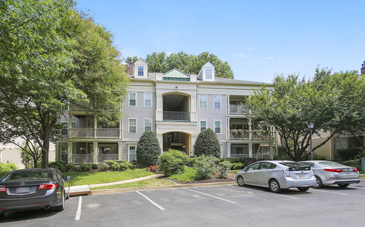 Top-Floor 3BD/3BA seconds to Downtown Crown! – photo 1