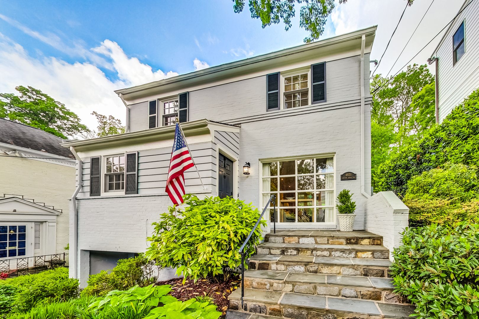 Washington House: 4831 Calvert St NW