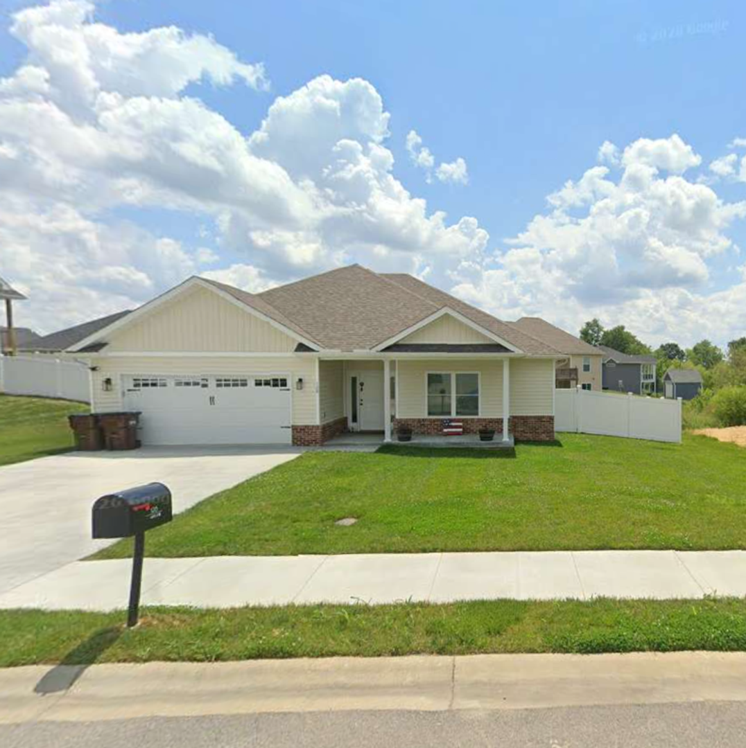 Elizabethtown House: 128 Aiden Lane