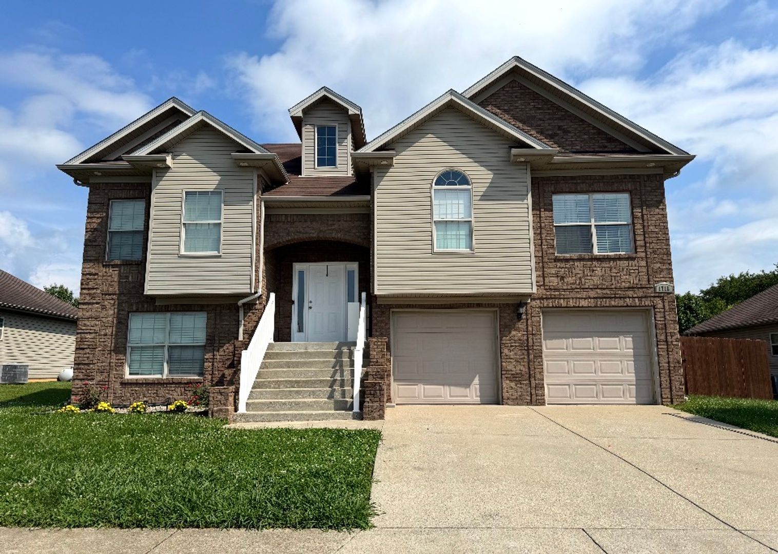 Radcliff House: 1715 W. Crocus Drive