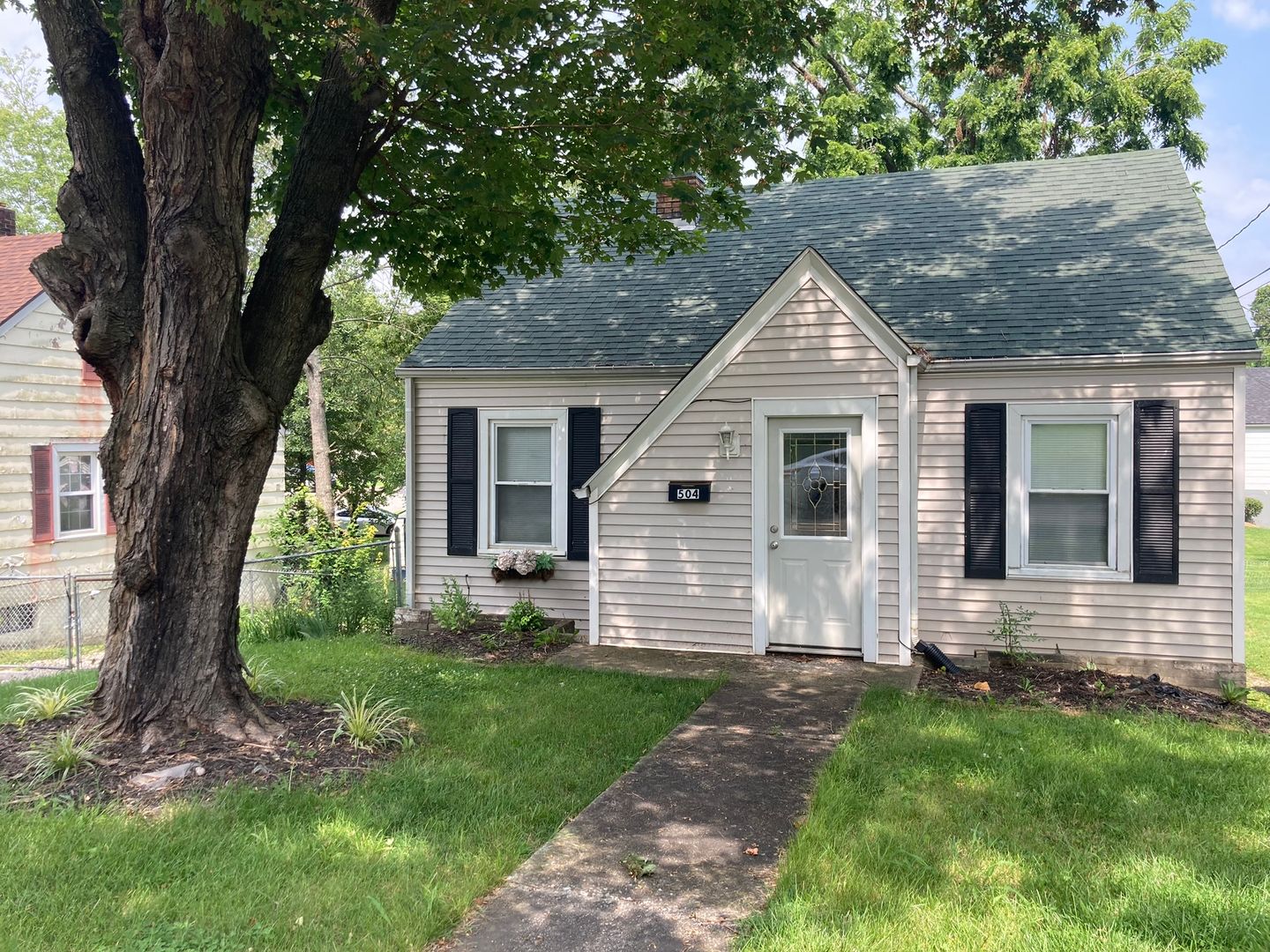 Elizabethtown House: 504 Henry Street