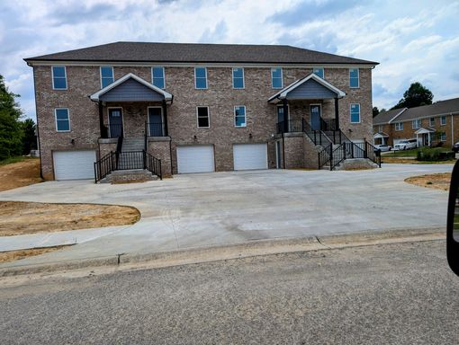 103 Warwick Circle – photo 1
