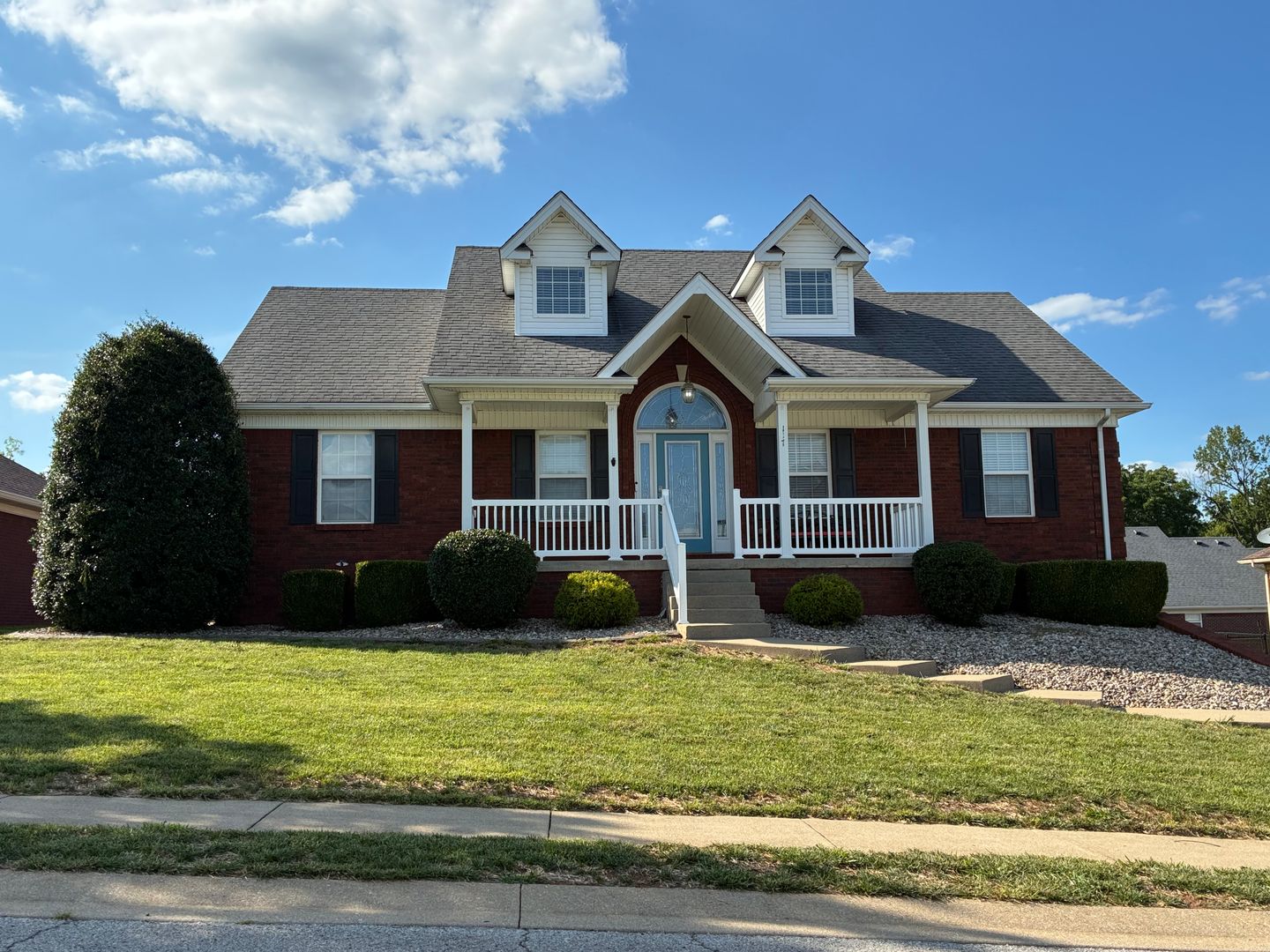 Vine Grove House: 117 Victory Lake Drive