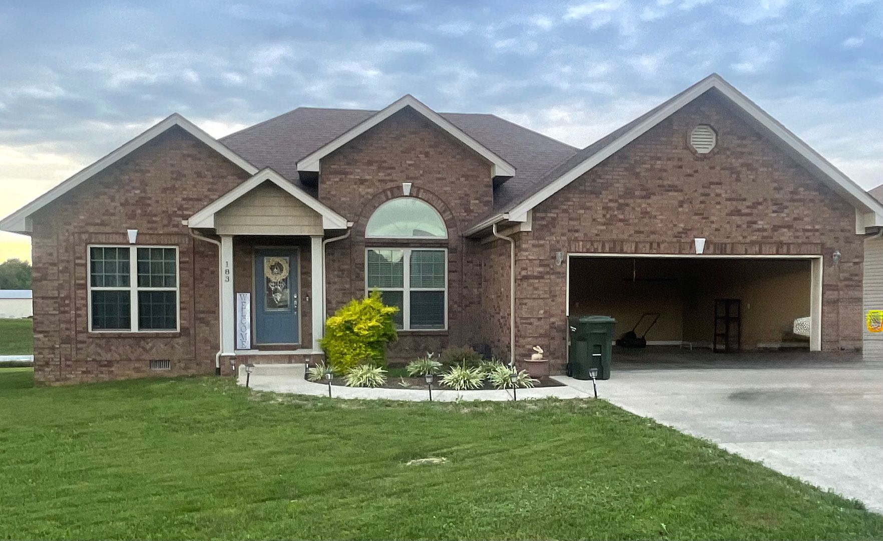 Vine Grove House: 183 Twin Lakes Drive