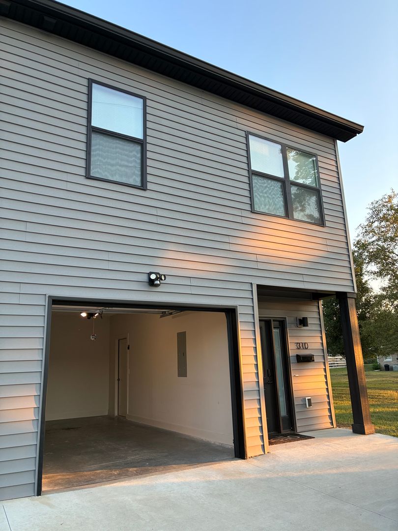 Vine Grove House: 310 Lincoln Street