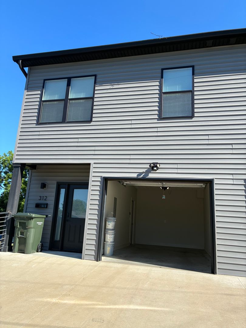 Vine Grove Townhome: 312 Lincoln Street