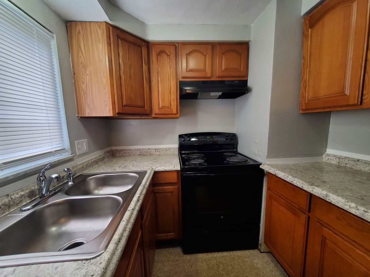 Dayton Apartment: 29 S Decker Avenue