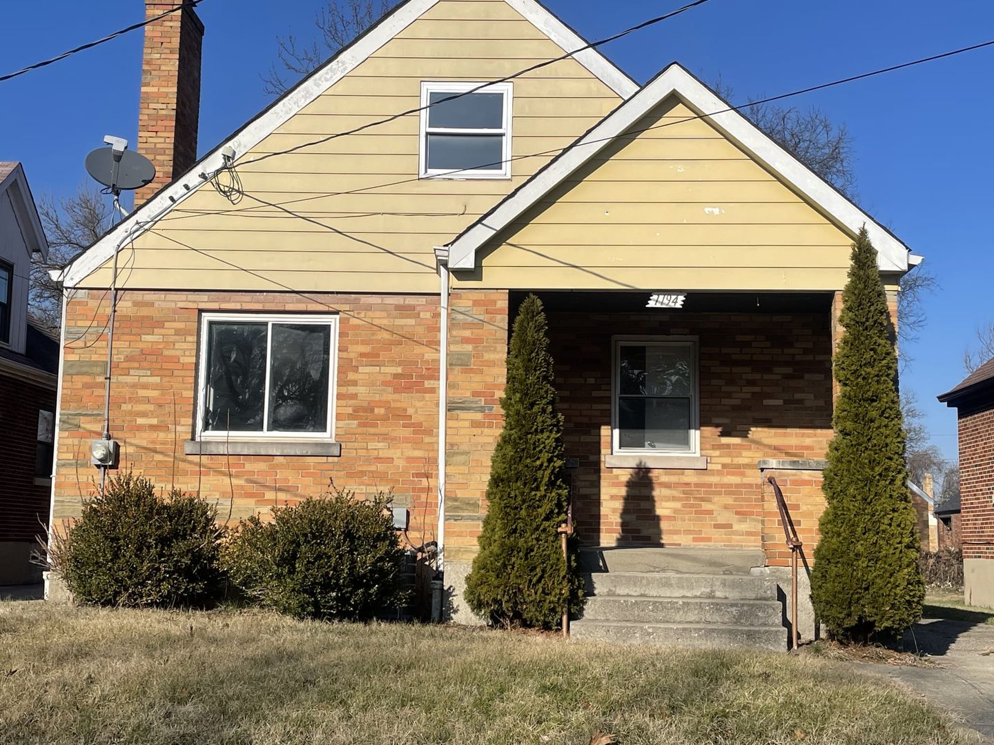 Cincinnati House: 1194 East Way